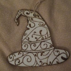 Vine witches hat ornament